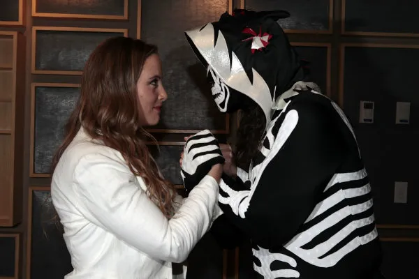 Anna Sard, SPM de Youtube, y La Parka posando para RÉCORD