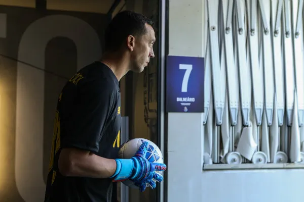 Agustín Marchesín posando como jugador del Porto