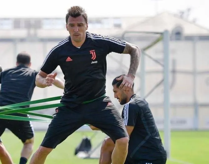 Mandzukic, en una práctica de la Juventus