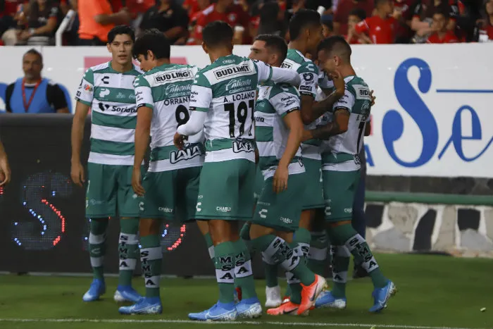 Santos festeja gol ante Atlas