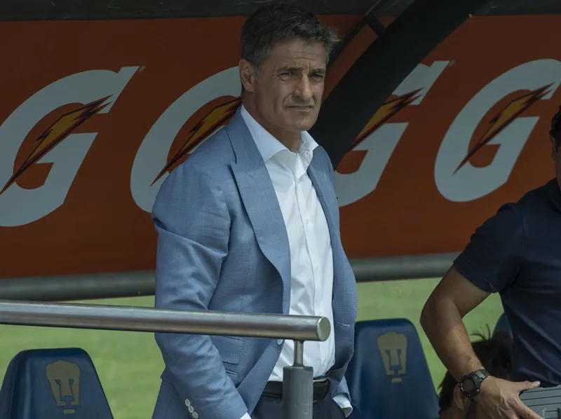 MEXSPORT Míchel observa a sus jugadores en CU