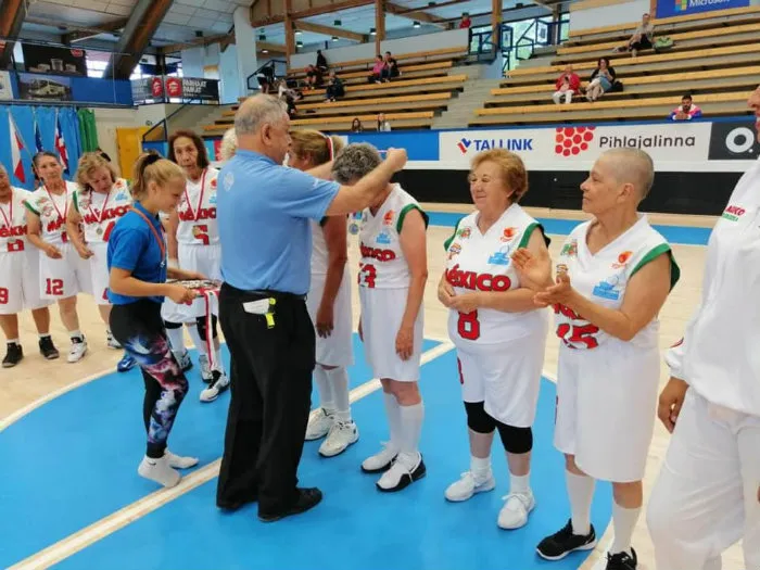 FACEBOOK MAXIBALNCESTO CHIHUAHUA Equipo mexicano, durante la premiación