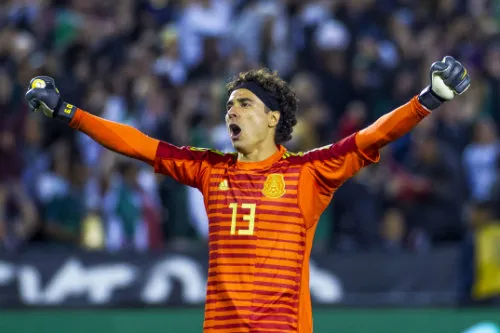 IMAGO7 Ochoa celebra una anotación con el Tricolor