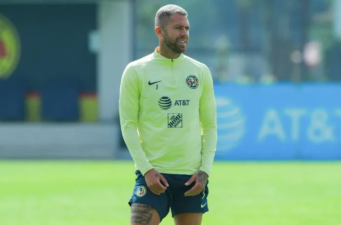 IMAGO7 Ménez, en un entrenamiento del América