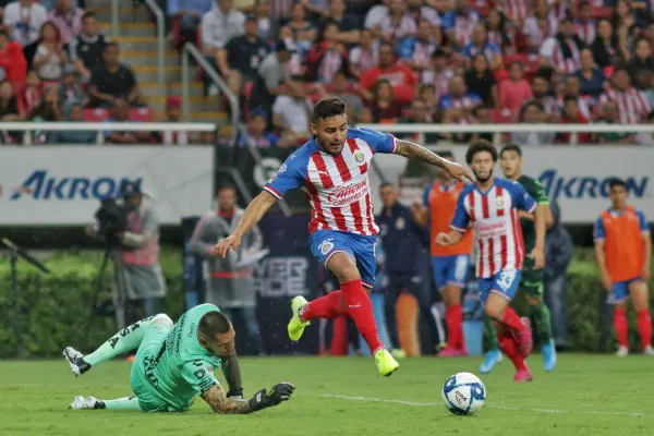 Alexis Vega en acción durante el encuentro ante los Guerreros