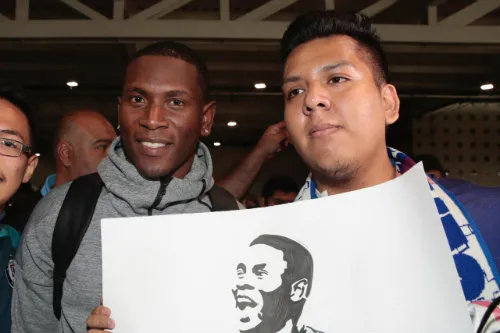 Brayan Angulo, a su llegada a la CDMX para unirse a Cruz Azul