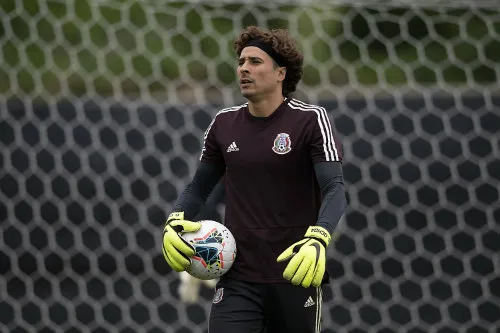 Ochoa durante una práctica con la Selección Mexicana