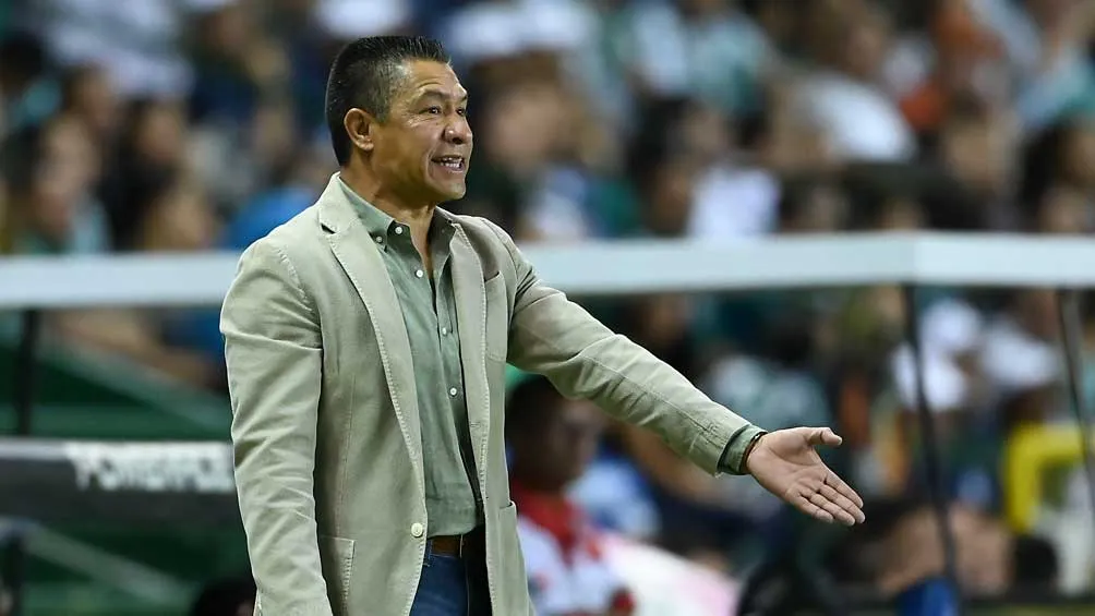 Ignacio Ambriz durante un partido con León