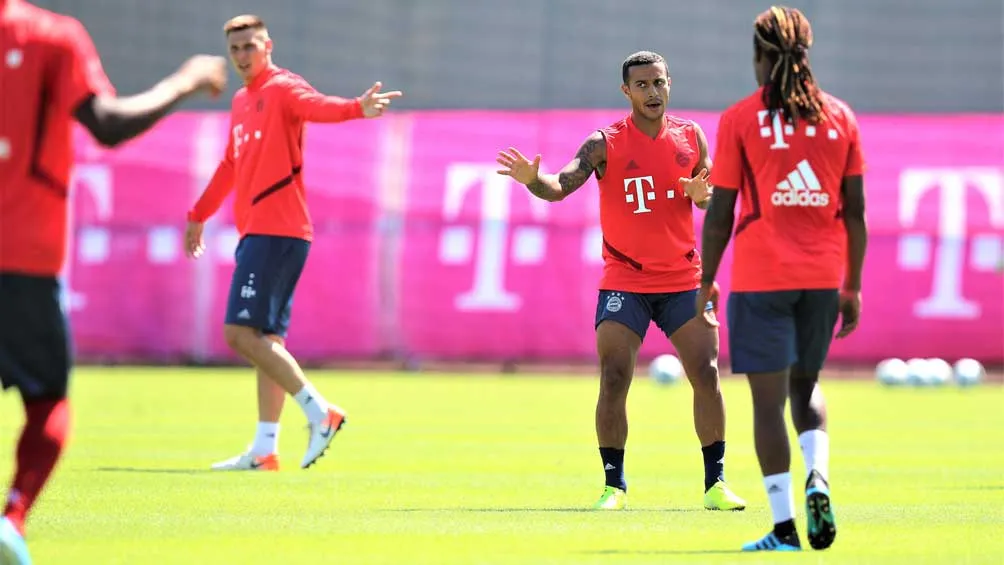 TWITTER @FCBAYERN Jugadores del Bayern Munich durante una práctica de pretemporada