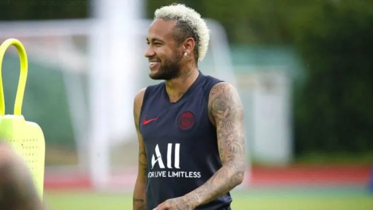 Neymar, en un entrenamiento con el PSG