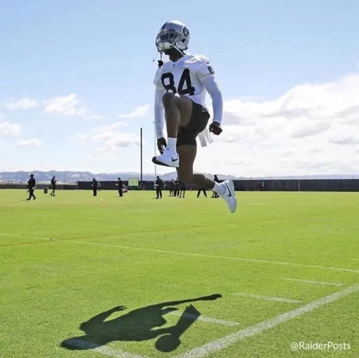 Antonio Brown en práctica de los Raiders