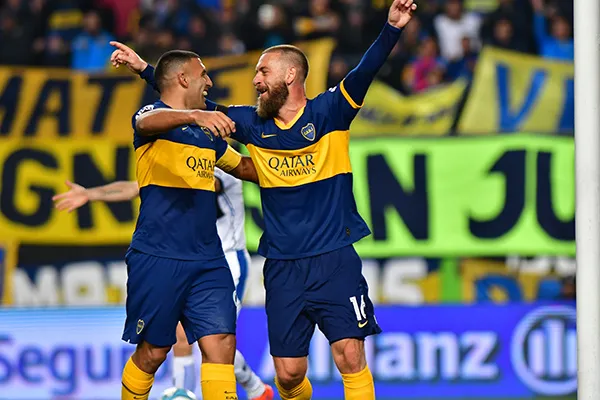 TWITTER @PlanetaBocaJrs De Rossi celebra un gol con Boca