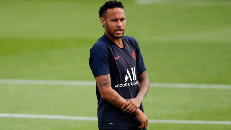 Neymar, en un entrenamiento con el PSG