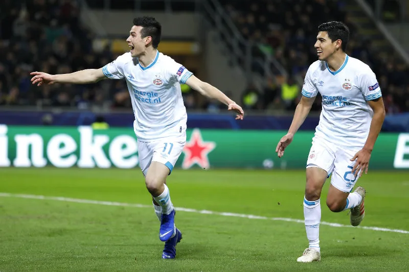 IMAGO7 Chucky festeja un gol mientras Guti lo acompaña