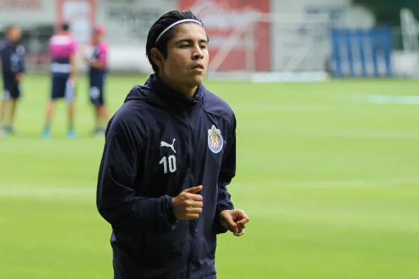 IMAGO7 López durante un entrenamiento con las Chivas