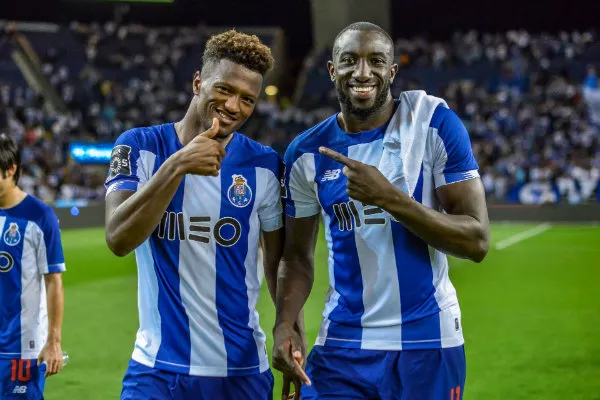 Zé Luís y Marega festejando la victoria