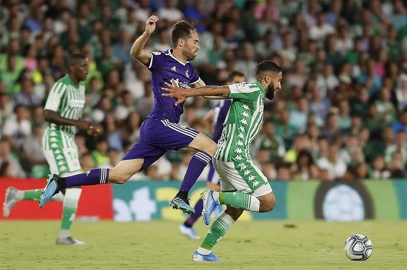 Betis se vuelca al ataque al área rival