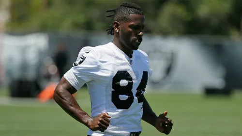 Antonio Brown entrenando con los Raiders