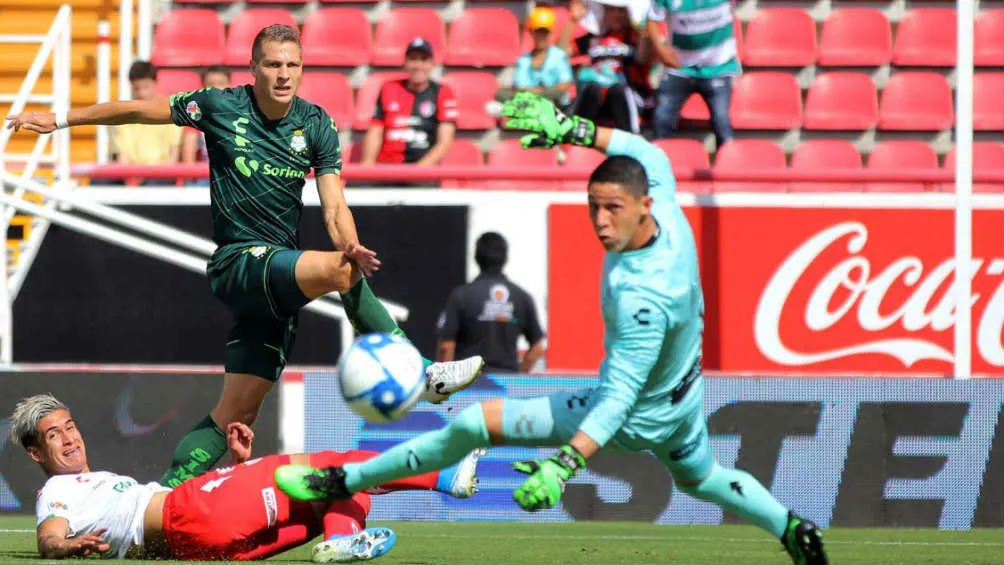 Furch remata a puerta en el arco de Necaxa