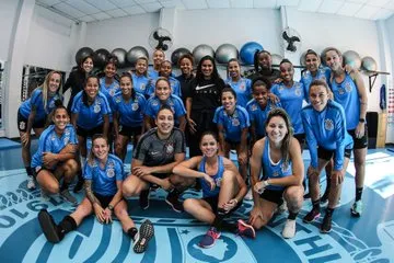 TWITTER @SCCPFutFeminino Las jugadoras de Corinthians tras una práctica