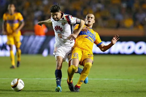 IMAGO7 Jorge Torres Nilo barriendo a Oribe Peralta