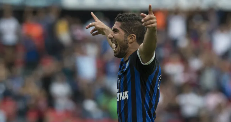 Jair Pereira celebra tras marcar un gol con Querétaro
