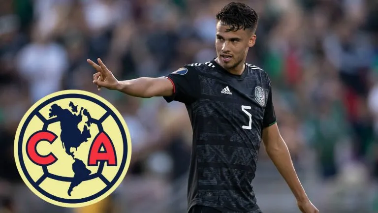 Diego Reyes durante un partido con la Selección Mexicana