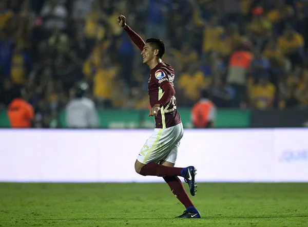 Edson Álvarez festeja un gol contra Tigres en la Final del Apertura 2016