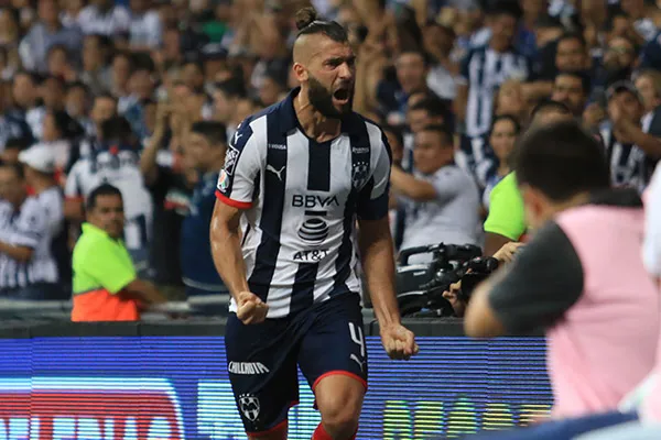 Nicolás Sánchez celebra un gol con Rayados