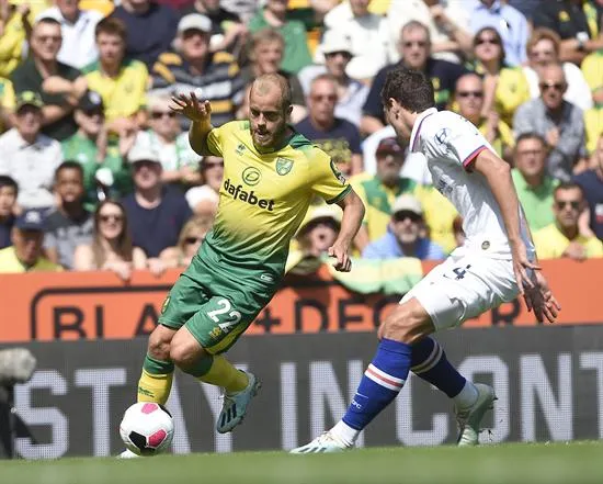 Intensa batalla en el terreno de juego