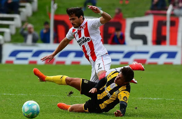 Acción en el River Plate vs Peñarol