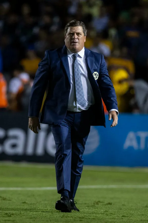Miguel Herrera, estratega del América, en el Volcán