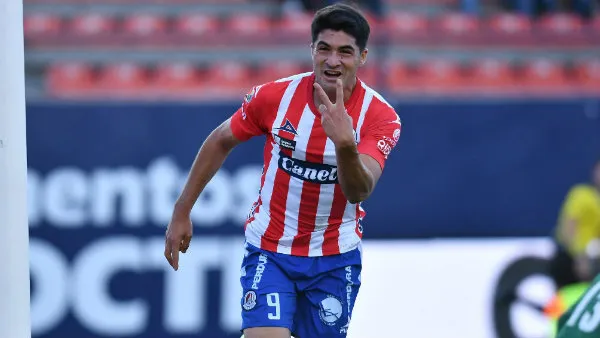 Nico Ibáñez celebrando su anotación