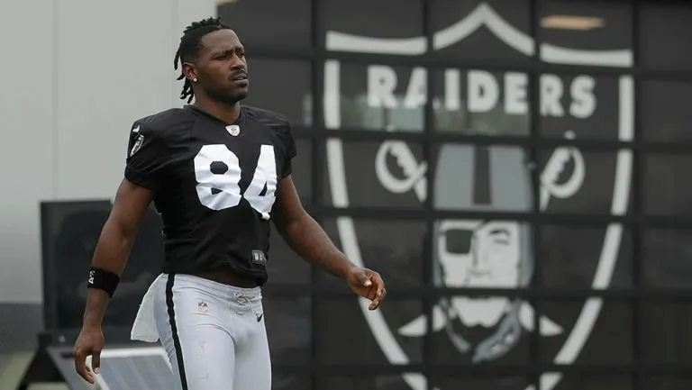 Antonio Brown entrena con los Raiders