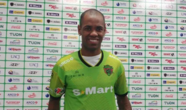 Rolán durante su presentación con Bravos