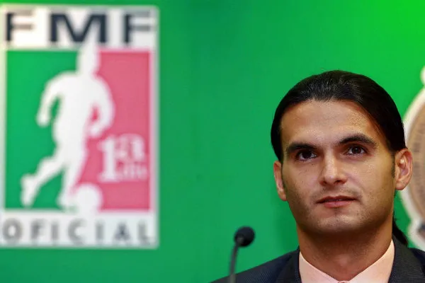 Lash durante una conferencia de prensa