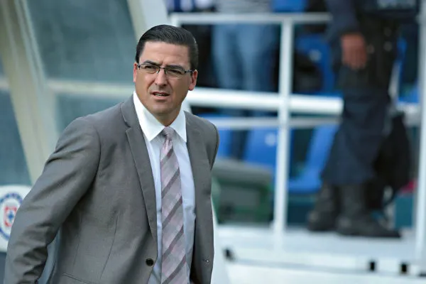 IMAGO7 Joaquín Moreno en acción del Apertura 2016 en el banquillo azul