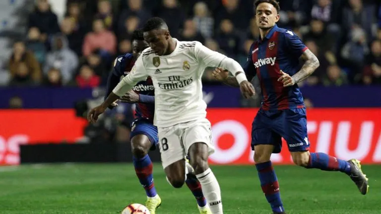 AP Vinícius Jr enfrenta a los zagueros del Levante en La Liga