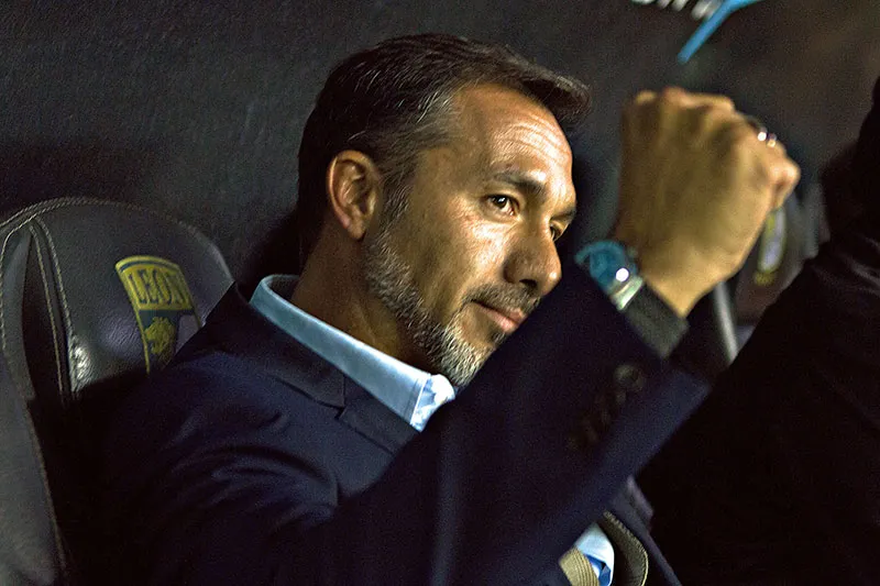 Gustavo Matosas celebra en el banquillo