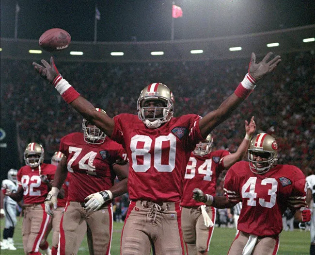 Jerry Rice celebra un TD con los 49ers