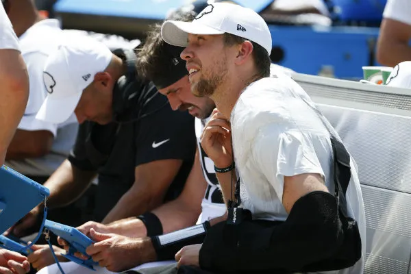 Nick Foles, quarterback de Jaguars, lesionado