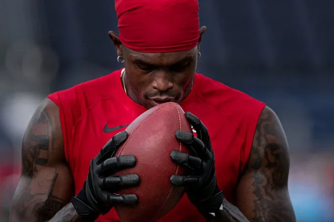 TWITTER @AtlantaFalcons Julio Jones en las prácticas con Atlanta Falcons