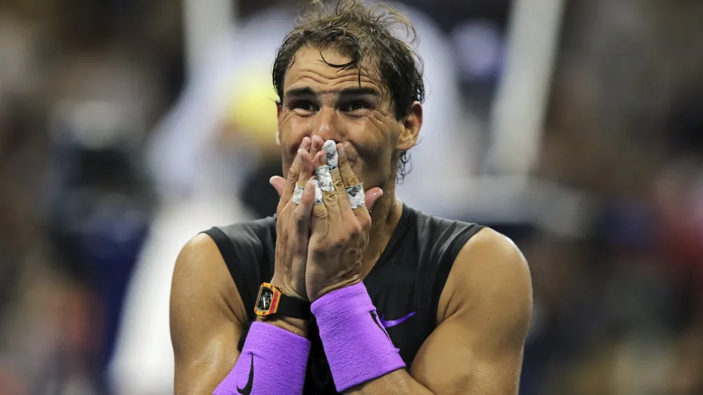 Rafa Nadal llora de la emoción tras ganar el partido
