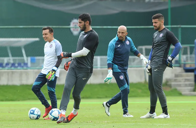 MIGUEL PONTÓN Conejo Pérez dirige práctica de porteros