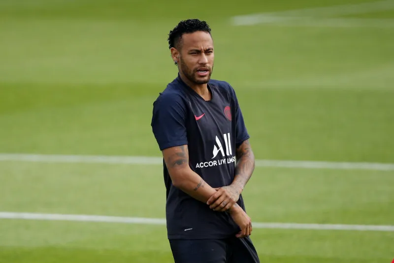 AP Neymar, en un entrenamiento con el PSG