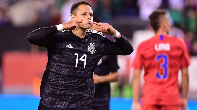 MEXSPORT Javier Hernández celebra una anotación con el Tri