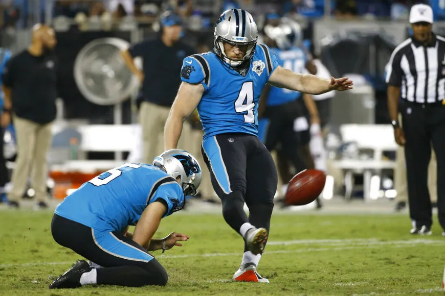 Joey Slye marca un gol de campo