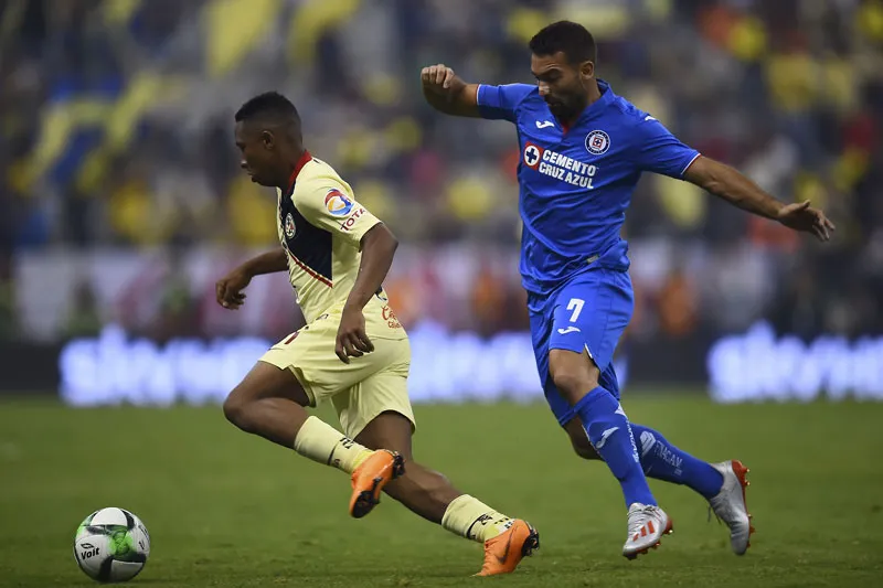 Cauteruccio, durante un duelo contra América