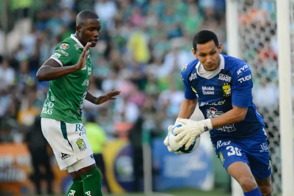 Cota en acción en el León vs Juárez