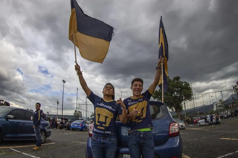 Seguidores de Pumas en el Coloso de Santa Úrsula